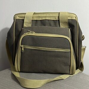 Lincoln Wood: Brown insulated cooler picnic bag. With accessories. new